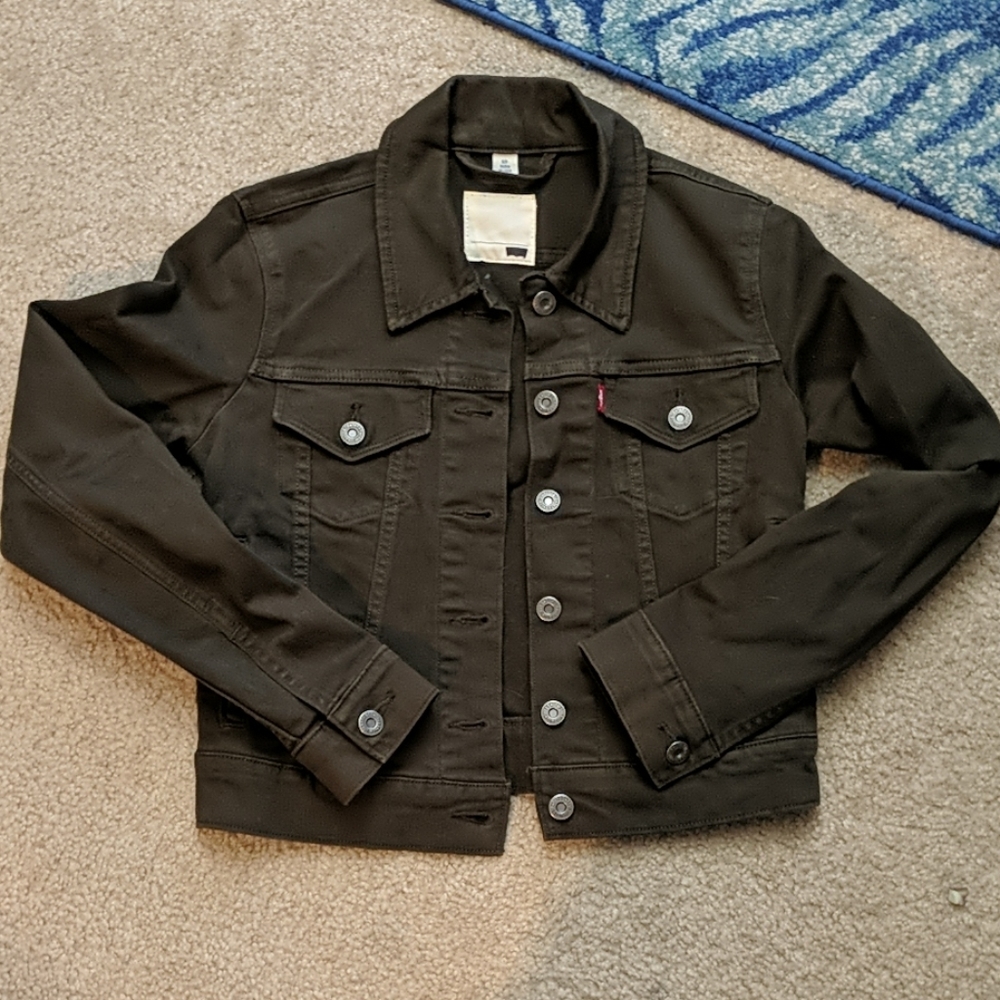Dark green Levi's denim jacket
